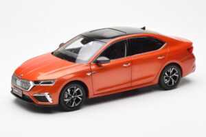 Skoda Octavia Pro Oranssi FAW 1:18 ZMR000006ORA