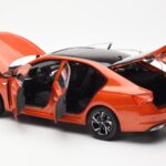 Skoda Octavia Pro Oranssi FAW 1:18 ZMR000006ORA - image 5 of 8