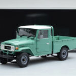 Toyota Land Cruiser 40 4x4 Pickup Vihreä Kyosho 1:18 - image 8 of 8