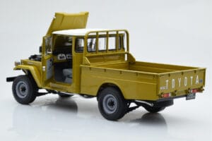 Toyota Land Cruiser 40 4x4 Pickup Oliivi Kyosho 1:18 08958K Metalli — kuva 3 / 8