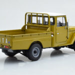 Toyota Land Cruiser 40 4x4 Pickup Oliivi Kyosho 1:18 - image 4 of 8