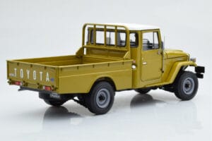 Toyota Land Cruiser 40 4x4 Pickup Oliivi Kyosho 1:18 08958K Metalli — kuva 4 / 8