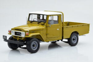 Toyota Land Cruiser 40 4x4 Pickup Oliivi Kyosho 1:18