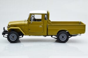 Toyota Land Cruiser 40 4x4 Pickup Oliivi Kyosho 1:18 08958K Metalli — kuva 5 / 8