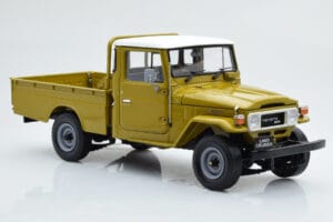 Toyota Land Cruiser 40 4x4 Pickup Oliivi Kyosho 1:18 08958K Metalli — kuva 6 / 8