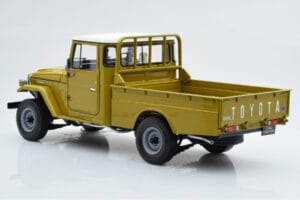 Toyota Land Cruiser 40 4x4 Pickup Oliivi Kyosho 1:18 08958K Metalli — kuva 7 / 8