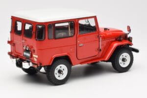 Toyota Land Cruiser FJ40 Van Punainen Kyosho 1:18 08971R Metalli — kuva 3 / 8