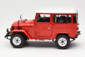 Toyota Land Cruiser FJ40 Van Punainen Kyosho 1:18 08971R Metalli — kuva 4 / 8