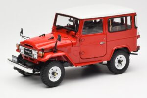 Toyota Land Cruiser FJ40 Van Punainen Kyosho 1:18 08971R