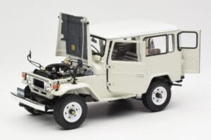 Toyota Land Cruiser FJ40 Van Valkoinen Kyosho 1:18 08971W Metalli — kuva 2 / 8