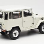 Toyota Land Cruiser FJ40 Van Valkoinen Kyosho 1:18 08971W - image 3 of 8