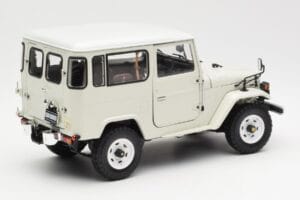 Toyota Land Cruiser FJ40 Van Valkoinen Kyosho 1:18 08971W Metalli — kuva 3 / 8