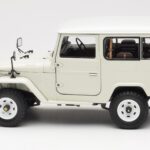 Toyota Land Cruiser FJ40 Van Valkoinen Kyosho 1:18 08971W - image 4 of 8