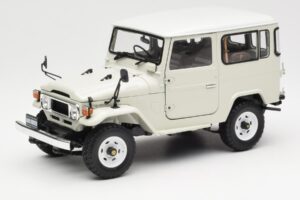 Toyota Land Cruiser FJ40 Van Valkoinen Kyosho 1:18 08971W