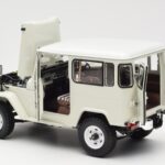 Toyota Land Cruiser FJ40 Van Valkoinen Kyosho 1:18 08971W - image 5 of 8