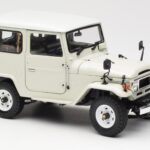 Toyota Land Cruiser FJ40 Van Valkoinen Kyosho 1:18 08971W - image 6 of 8