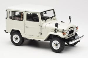 Toyota Land Cruiser FJ40 Van Valkoinen Kyosho 1:18 08971W Metalli — kuva 6 / 8