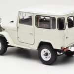 Toyota Land Cruiser FJ40 Van Valkoinen Kyosho 1:18 08971W - image 7 of 8