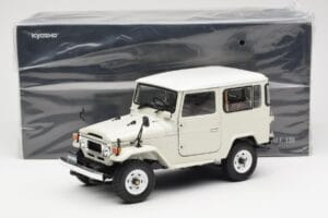 Toyota Land Cruiser FJ40 Van Valkoinen Kyosho 1:18 08971W Metalli — kuva 8 / 8