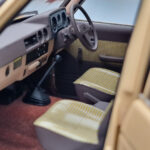 Toyota Land Cruiser 60 Beige Valinnaisilla Osilla Kyosho 1:18 - image 11 of 12