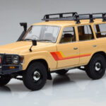 Toyota Land Cruiser 60 Beige Valinnaisilla Osilla Kyosho 1:18