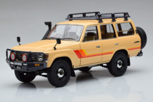 Toyota Land Cruiser 60 Beige Valinnaisilla Osilla Kyosho 1:18