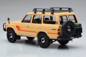 Toyota Land Cruiser 60 Beige Valinnaisilla Osilla Kyosho 1:18 08956XBE Metalli — kuva 6 / 12