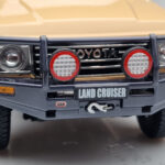 Toyota Land Cruiser 60 Beige Valinnaisilla Osilla Kyosho 1:18 - image 9 of 12