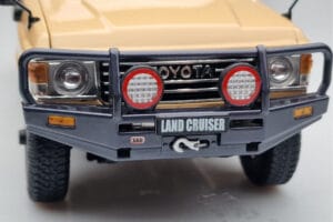 Toyota Land Cruiser 60 Beige Valinnaisilla Osilla Kyosho 1:18 08956XBE Metalli — kuva 9 / 12