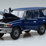 Toyota Land Cruiser J76 Sininen Almost Real 1:18 - image 2 of 7