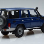 Toyota Land Cruiser J76 Sininen Almost Real 1:18 - image 3 of 7