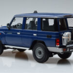 Toyota Land Cruiser J76 Sininen Almost Real 1:18 - image 6 of 7
