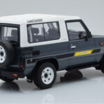 Toyota Land Cruiser LJ73 Harmaa Otto 1:18 - image 2 of 6