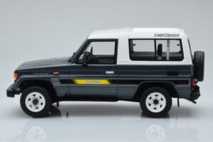 Toyota Land Cruiser LJ73 Harmaa Otto 1:18 OT437 Hartsi — kuva 3 / 6