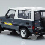 Toyota Land Cruiser LJ73 Harmaa Otto 1:18 - image 5 of 6