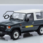 Toyota Land Cruiser LJ73 Harmaa Otto 1:18 - image 6 of 6
