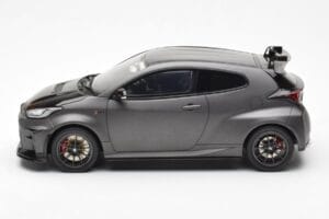 Toyota GR Yaris Circuit Package Musta Otto 1:18 OT1046 Metalli — kuva 3 / 6