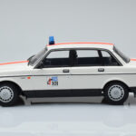 Volvo 240 GL Poliisi Belgia Minichamps 1:18 - image 3 of 6