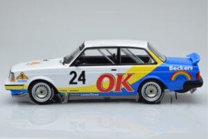 Volvo 240 Turbo Beckers #24 P.G. Andersson Nurburgring 1985 IXO 1:18 18RMC105A Metalli — kuva 3 / 6