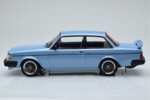 Volvo 240 Turbo Vaaleansininen IXO 1:18 18MCC090 Metalli — kuva 3 / 6