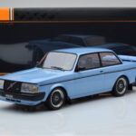 Volvo 240 Turbo Vaaleansininen IXO 1:18 - image 6 of 6