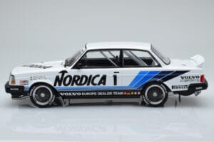 Volvo 240 Turbo Nordica #1 J. Cecotto / A. Olafsson ETCC Brno 1986 IXO 1:18 18RMC087 Metalli — kuva 3 / 6
