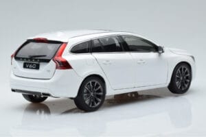Volvo V60 D3 Crystal Valkoinen FAW 1:18 9430840 Metalli — kuva 3 / 7