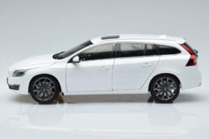 Volvo V60 D3 Crystal Valkoinen FAW 1:18 9430840 Metalli — kuva 4 / 7
