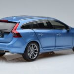 Volvo V60 D3 Power Sininen FAW 1:18 9430839 Metalli - image 3 of 7