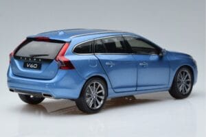 Volvo V60 D3 Power Sininen FAW 1:18 9430839 Metalli — kuva 3 / 7