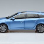 Volvo V60 D3 Power Sininen FAW 1:18 9430839 Metalli - image 4 of 7