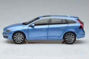 Volvo V60 D3 Power Sininen FAW 1:18 9430839 Metalli — kuva 4 / 7
