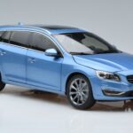 Volvo V60 D3 Power Sininen FAW 1:18 9430839 Metalli - image 5 of 7