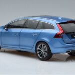 Volvo V60 D3 Power Sininen FAW 1:18 9430839 Metalli - image 6 of 7